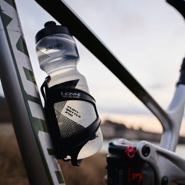 201117_B_Gardner_MDO_KP_00816-F_R201215_62077397-f551-4f31-a0f9-095d9bf0d25e.jpg Lezyne Flow Cage SL Side-Load Bottle Cage Pair - Black